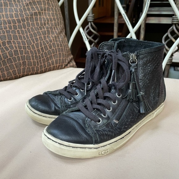 UGG Blaney Leather Zipper High Top Sneaker - Picture 9 of 10